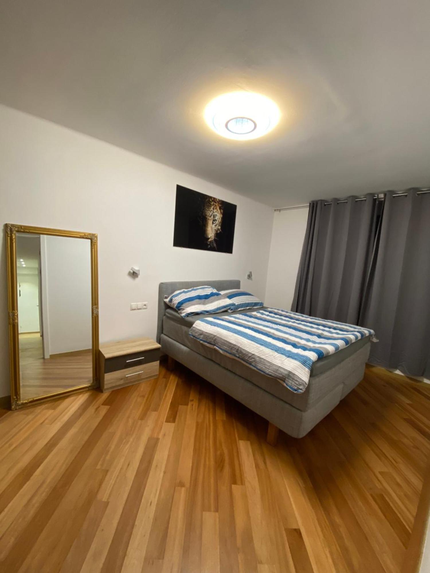 Neicapartmentlandskron 1010 Vienna Luaran gambar